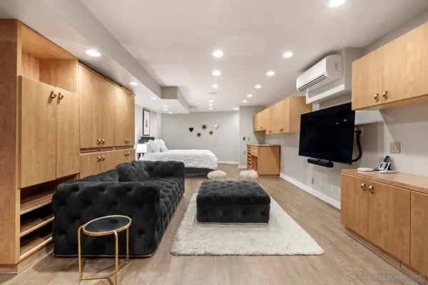 $3,898,000 | 7964 Prospect Place, La Jolla, CA 92037