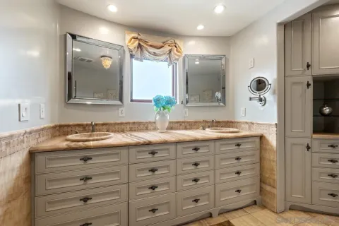 $3,898,000 | 7964 Prospect Place, La Jolla, CA 92037