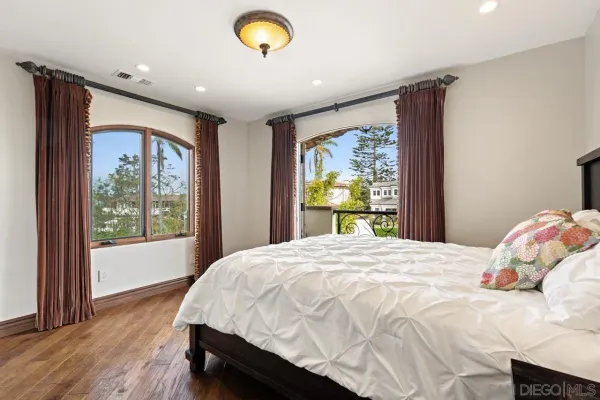 $3,898,000 | 7964 Prospect Place, La Jolla, CA 92037