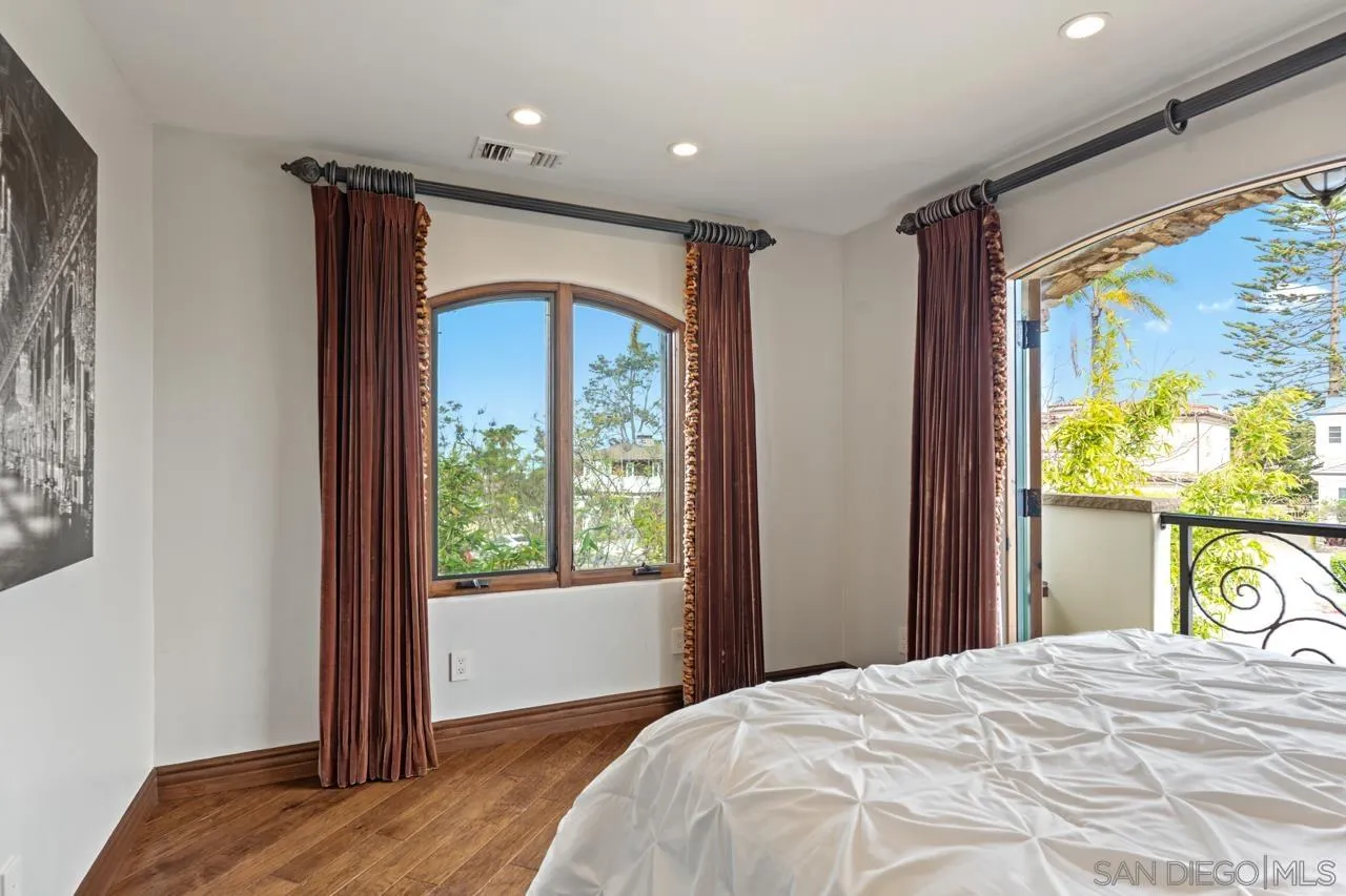 7964 Prospect Place La Jolla, CA 92037 - Photo 59 of 75