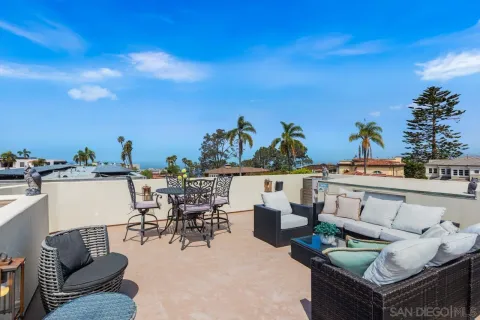 $3,898,000 | 7964 Prospect Place, La Jolla, CA 92037