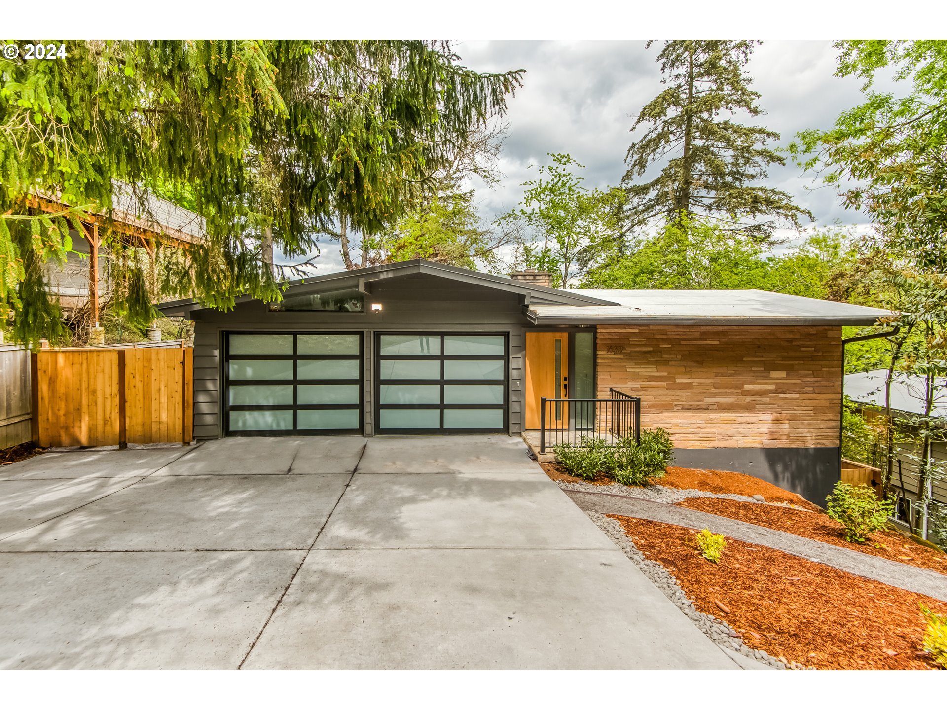 1633 Southwest Custer Street Portland, OR 97219 - Photo 1 of 36 Gallery Image 1