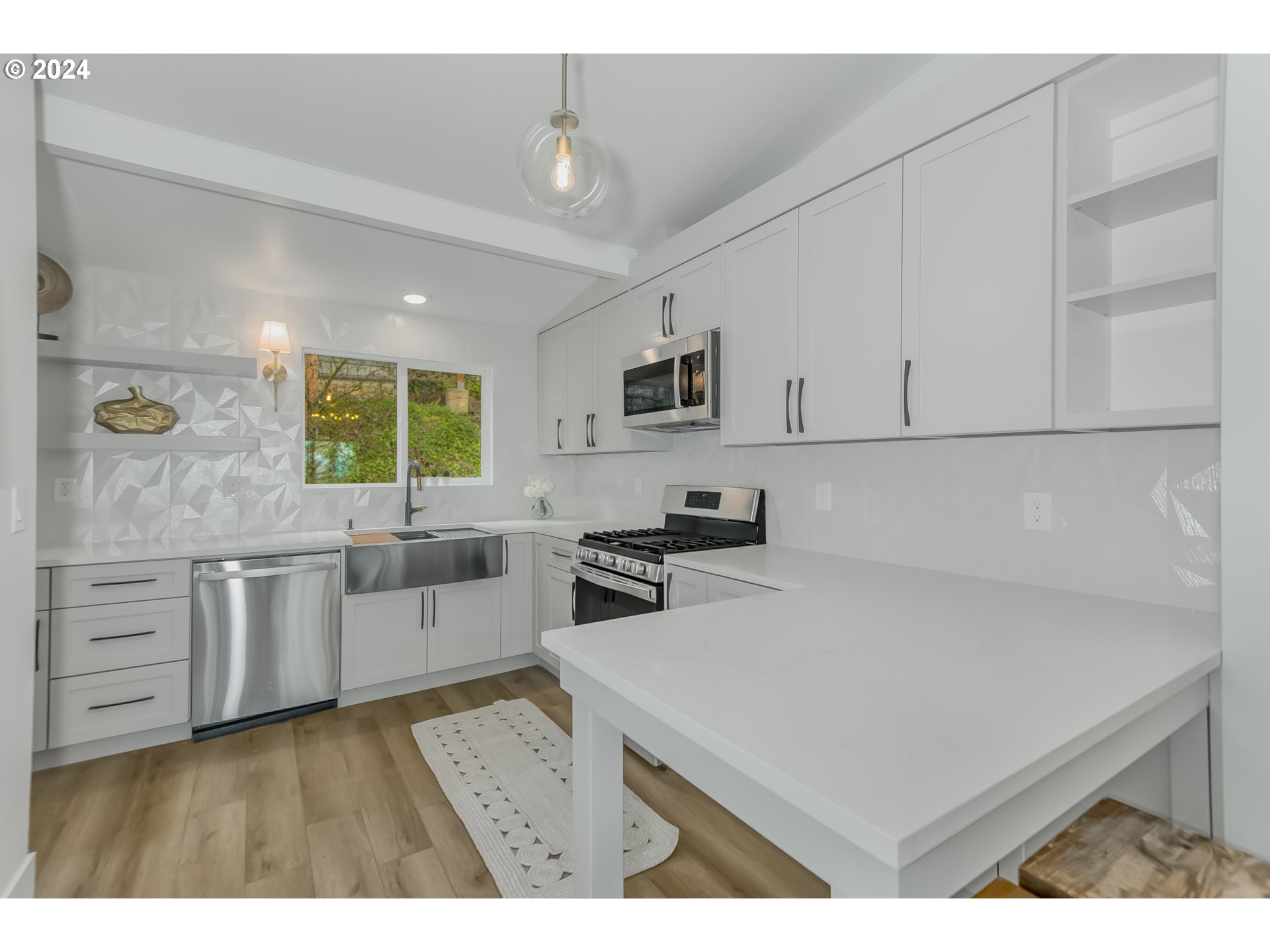 1633 Southwest Custer Street Portland, OR 97219 - Photo 11 of 36 Gallery Image 11