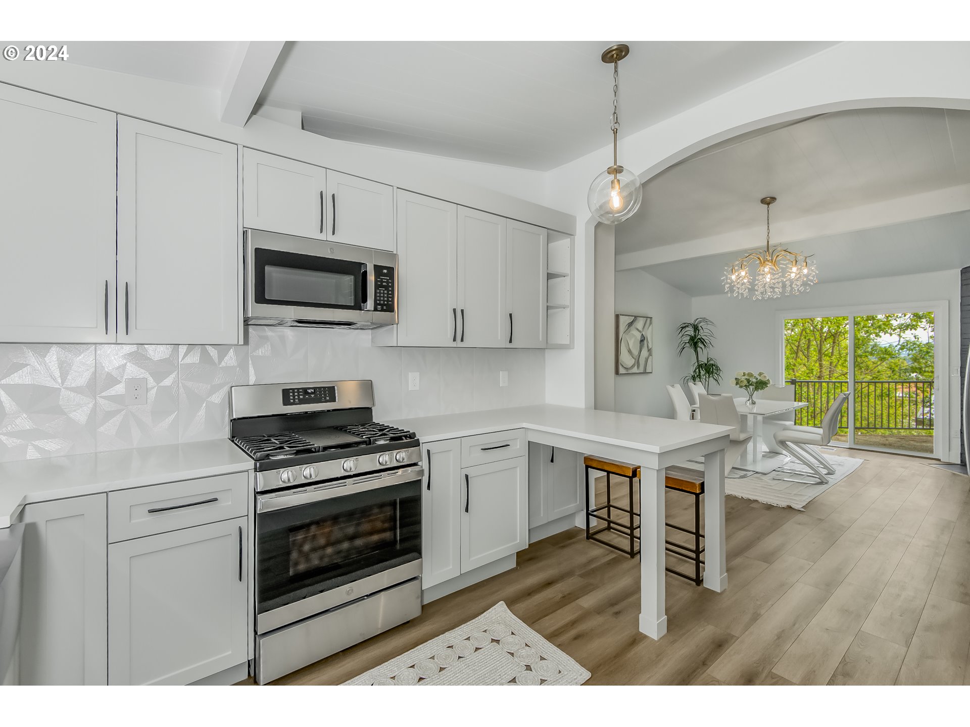 1633 Southwest Custer Street Portland, OR 97219 - Photo 12 of 36 Gallery Image 12