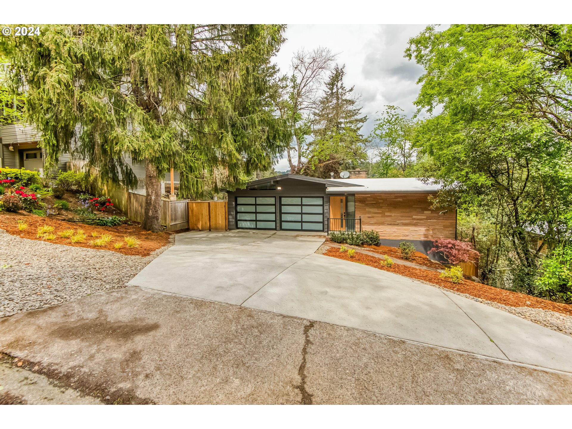1633 Southwest Custer Street Portland, OR 97219 - Photo 2 of 36 Gallery Image 2