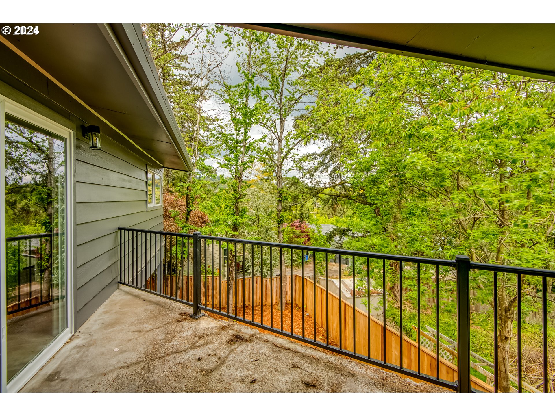 1633 Southwest Custer Street Portland, OR 97219 - Photo 21 of 36 Gallery Image 21