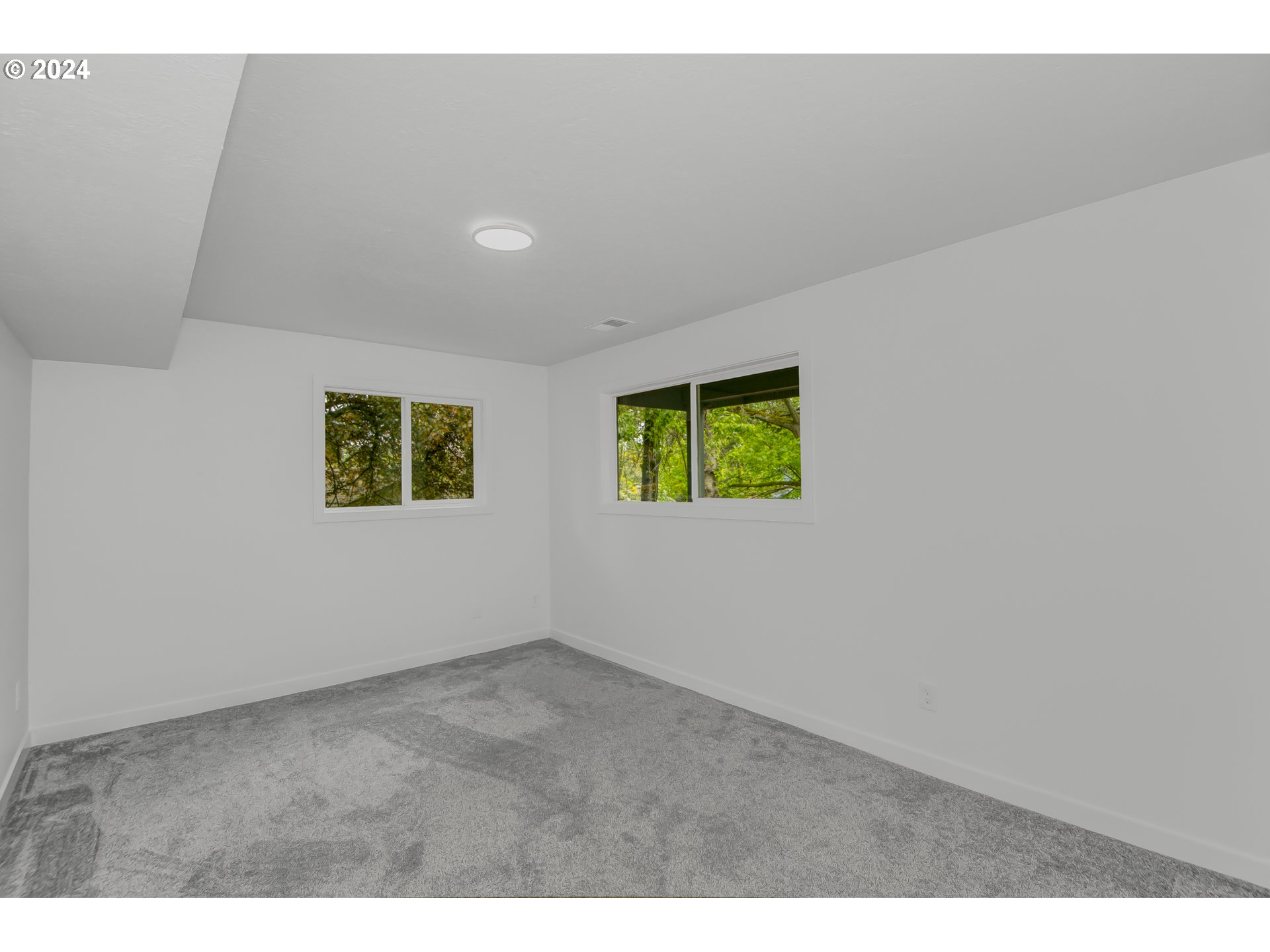 1633 Southwest Custer Street Portland, OR 97219 - Photo 25 of 36 Gallery Image 25