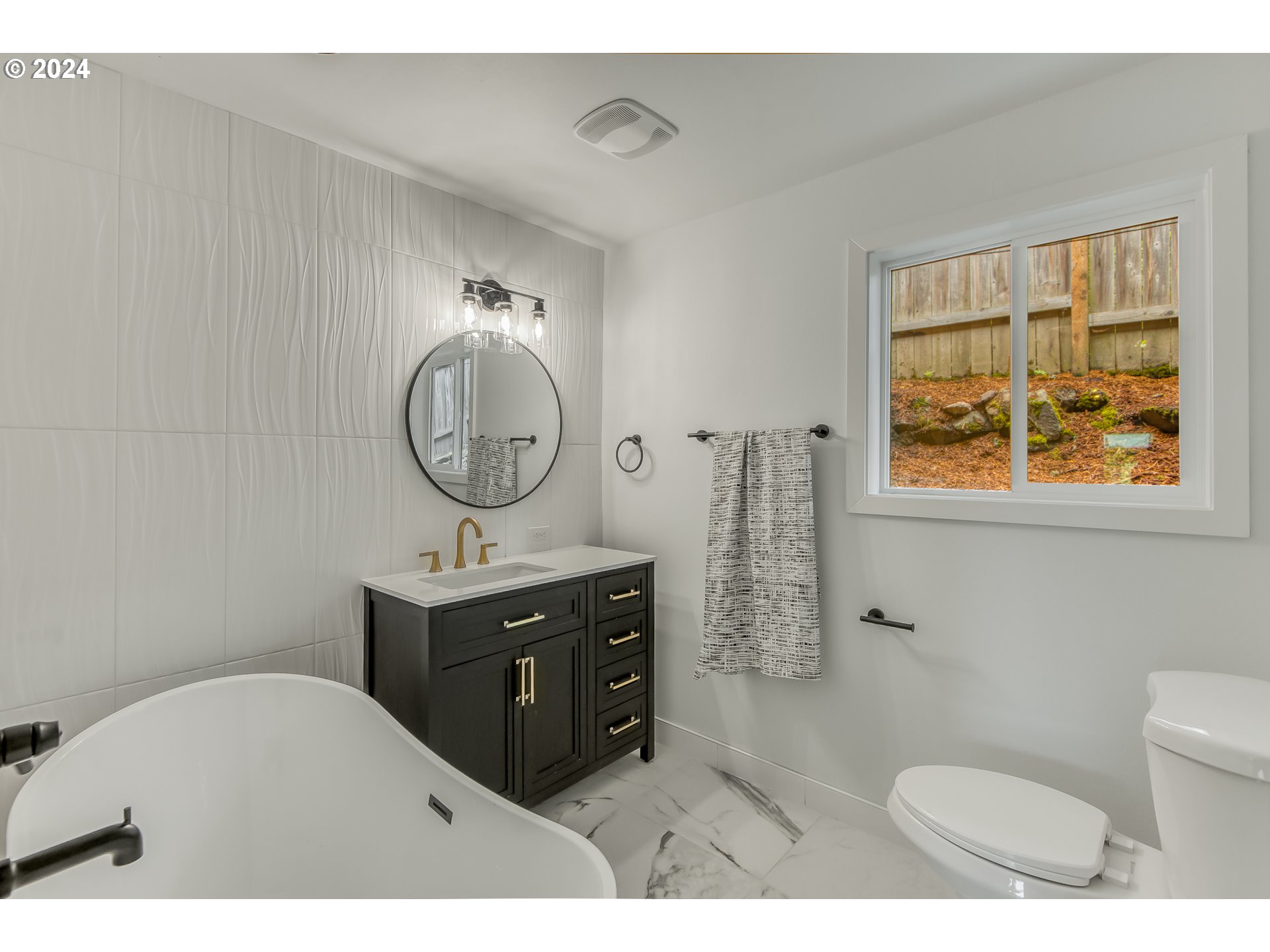 1633 Southwest Custer Street Portland, OR 97219 - Photo 30 of 36 Gallery Image 30