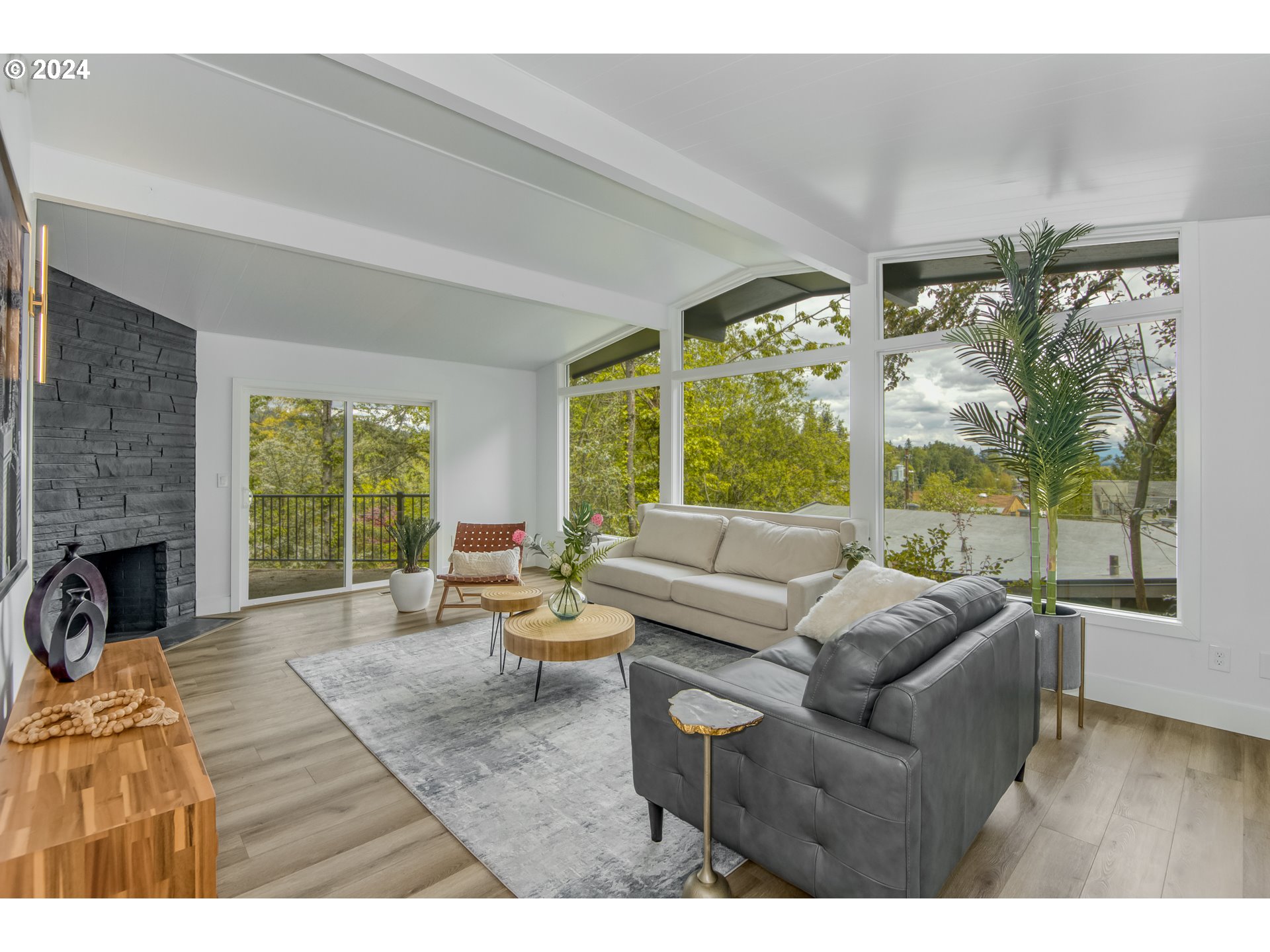 1633 Southwest Custer Street Portland, OR 97219 - Photo 3 of 36 Gallery Image 3