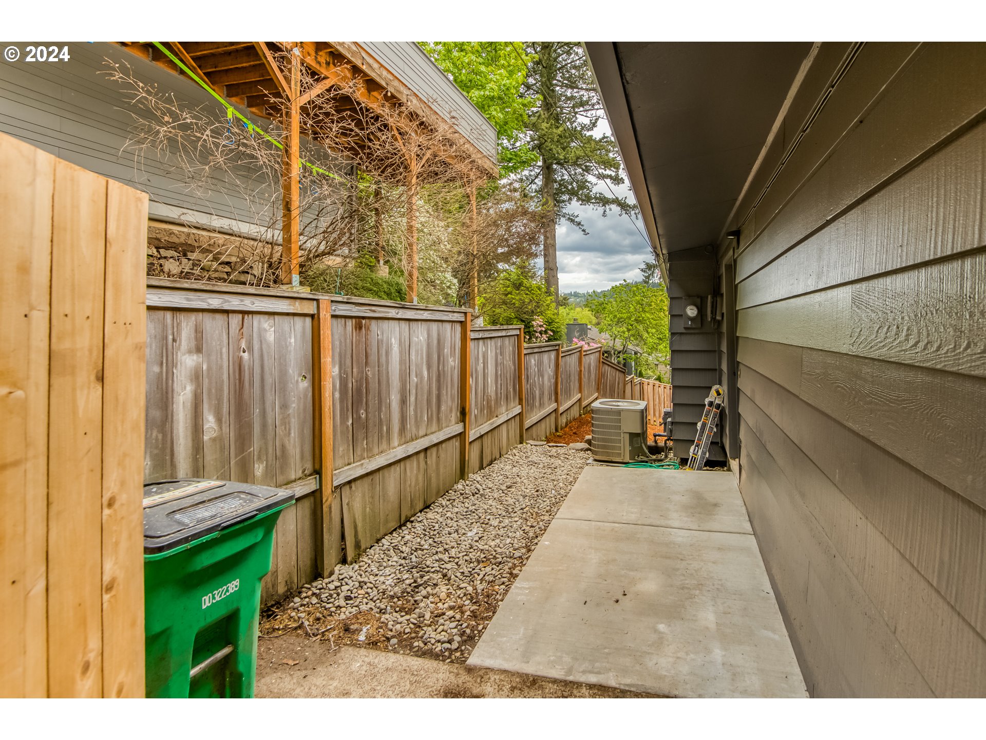 1633 Southwest Custer Street Portland, OR 97219 - Photo 32 of 36 Gallery Image 32
