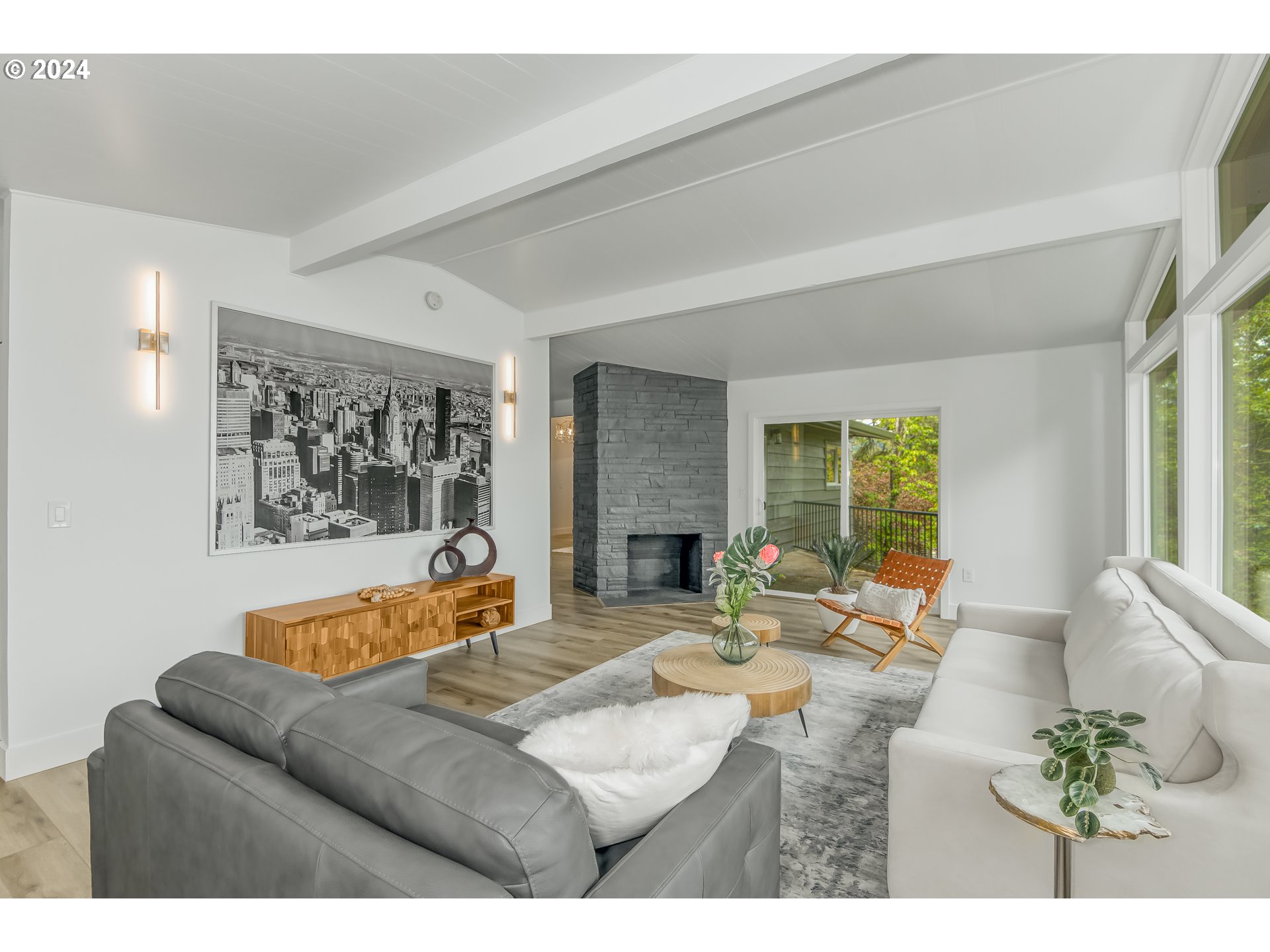1633 Southwest Custer Street Portland, OR 97219 - Photo 4 of 36 Gallery Image 4