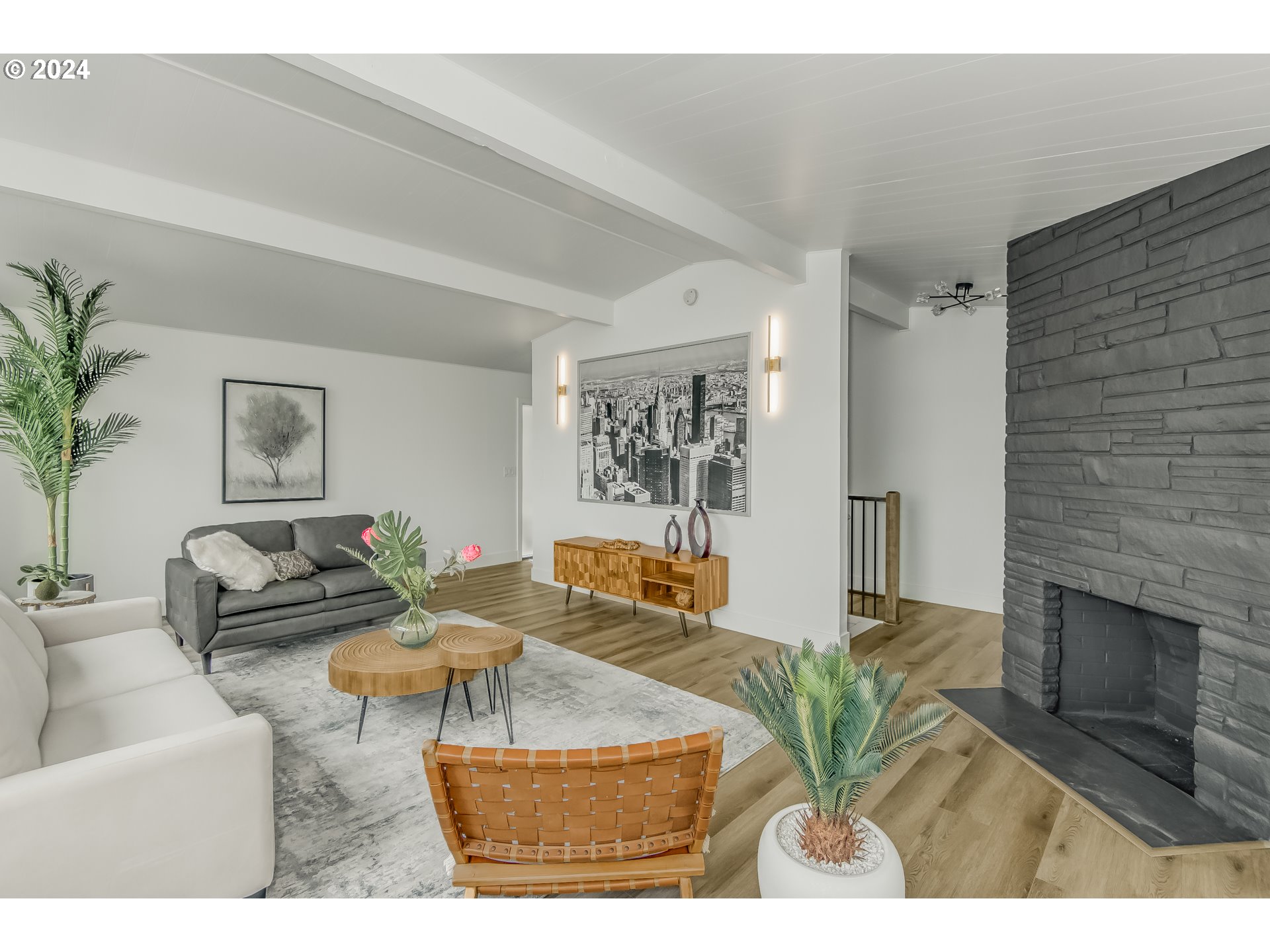 1633 Southwest Custer Street Portland, OR 97219 - Photo 5 of 36 Gallery Image 5