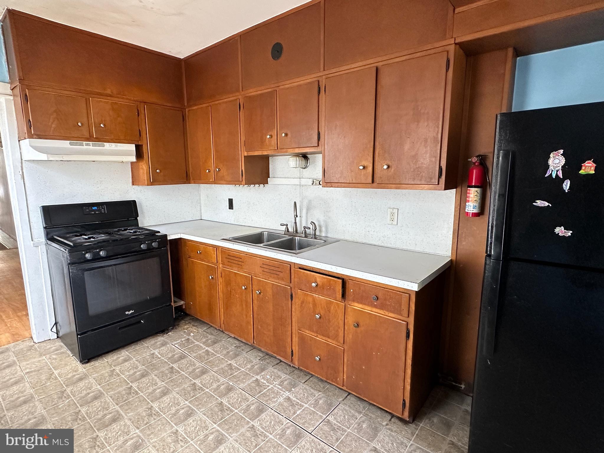 663 Gordon Street Reading, PA 19601 - Photo 5 of 19 Gallery Image 5