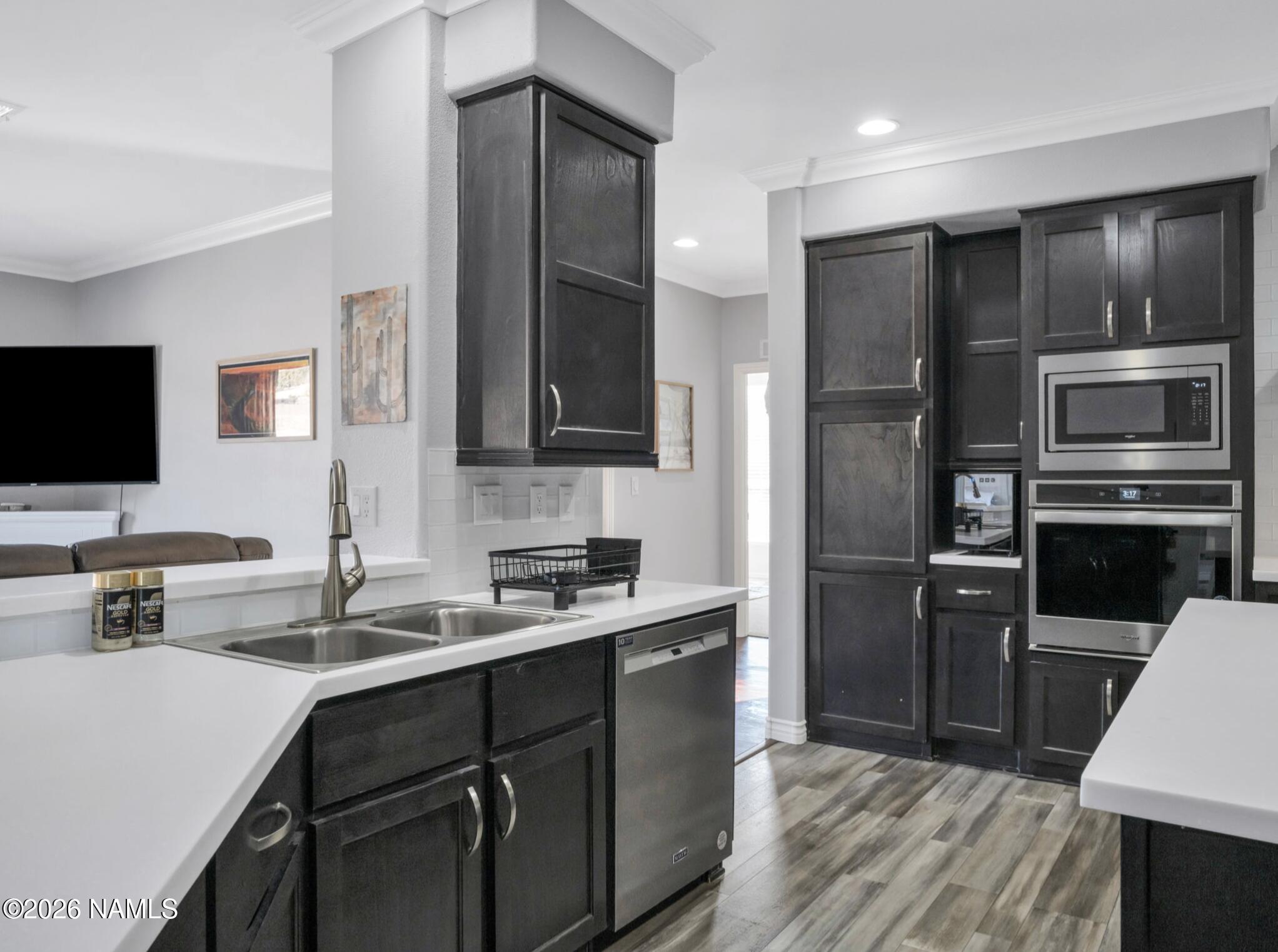 10338 South Big Bear Road Williams, AZ 86046 - Photo 6 of 36 Modern and Sleek Kitchen