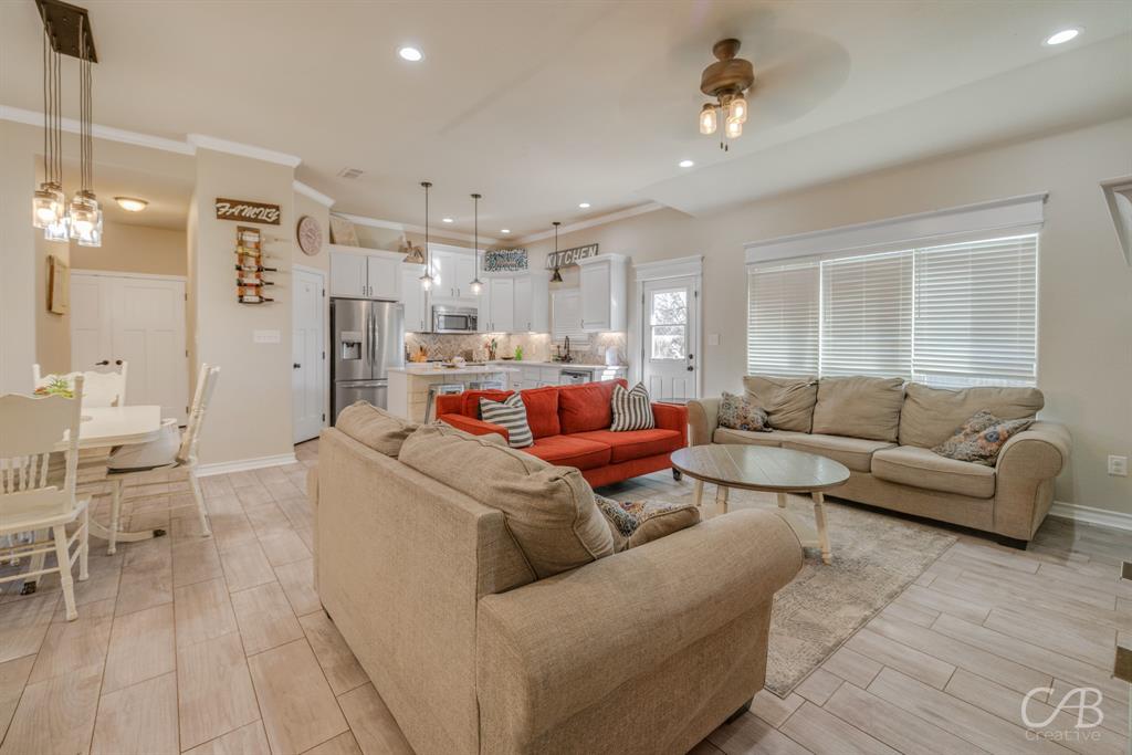 625 Jarrell Court Tuscola, TX 79562 - Photo 3 of 32 a living room with furniture and a chandelier