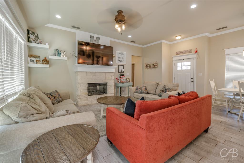 625 Jarrell Court Tuscola, TX 79562 - Photo 6 of 32 a living room with furniture fireplace and a flat screen tv