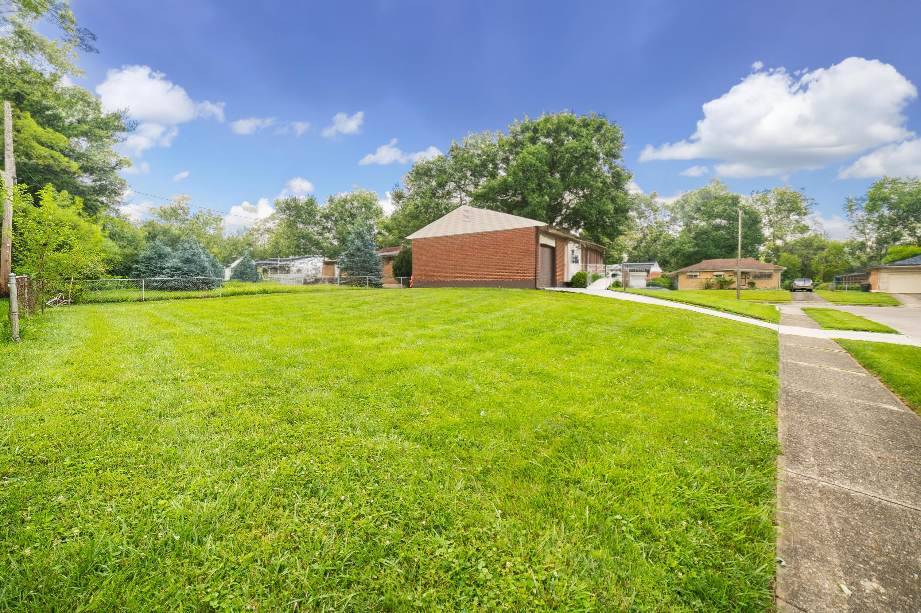 1930 Fleming Road Columbus, OH 43232 - Photo 3 of 17 DSC_1797