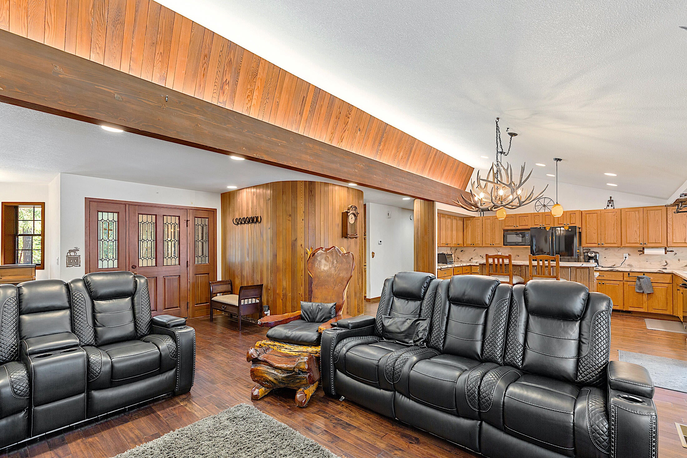150 Combs Drive Merlin, OR 97532 - Photo 5 of 58 125A9681