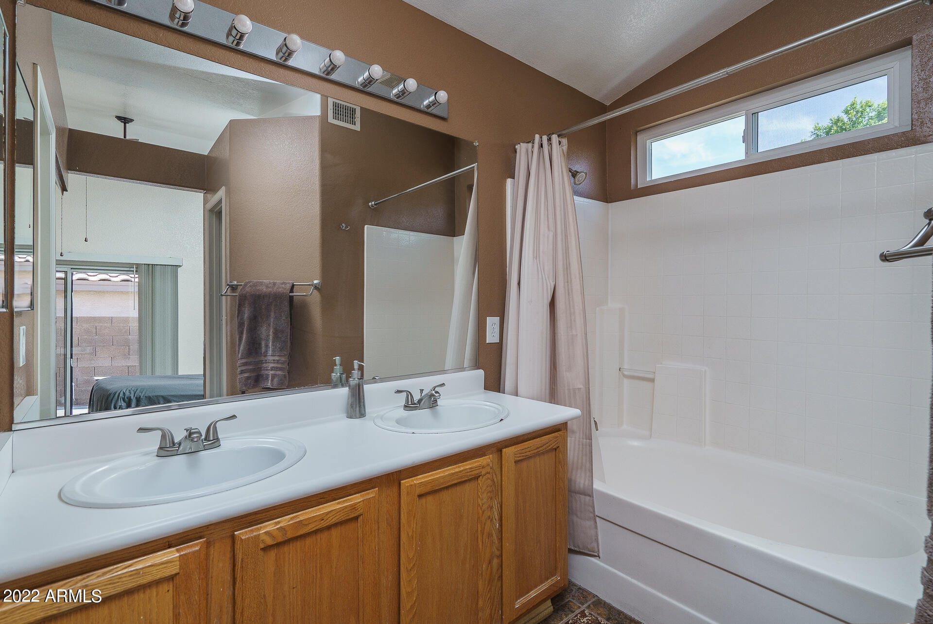 4130 West Bloomfield Road Phoenix, AZ 85029 - Photo 11 of 22 11) MASTER BATH