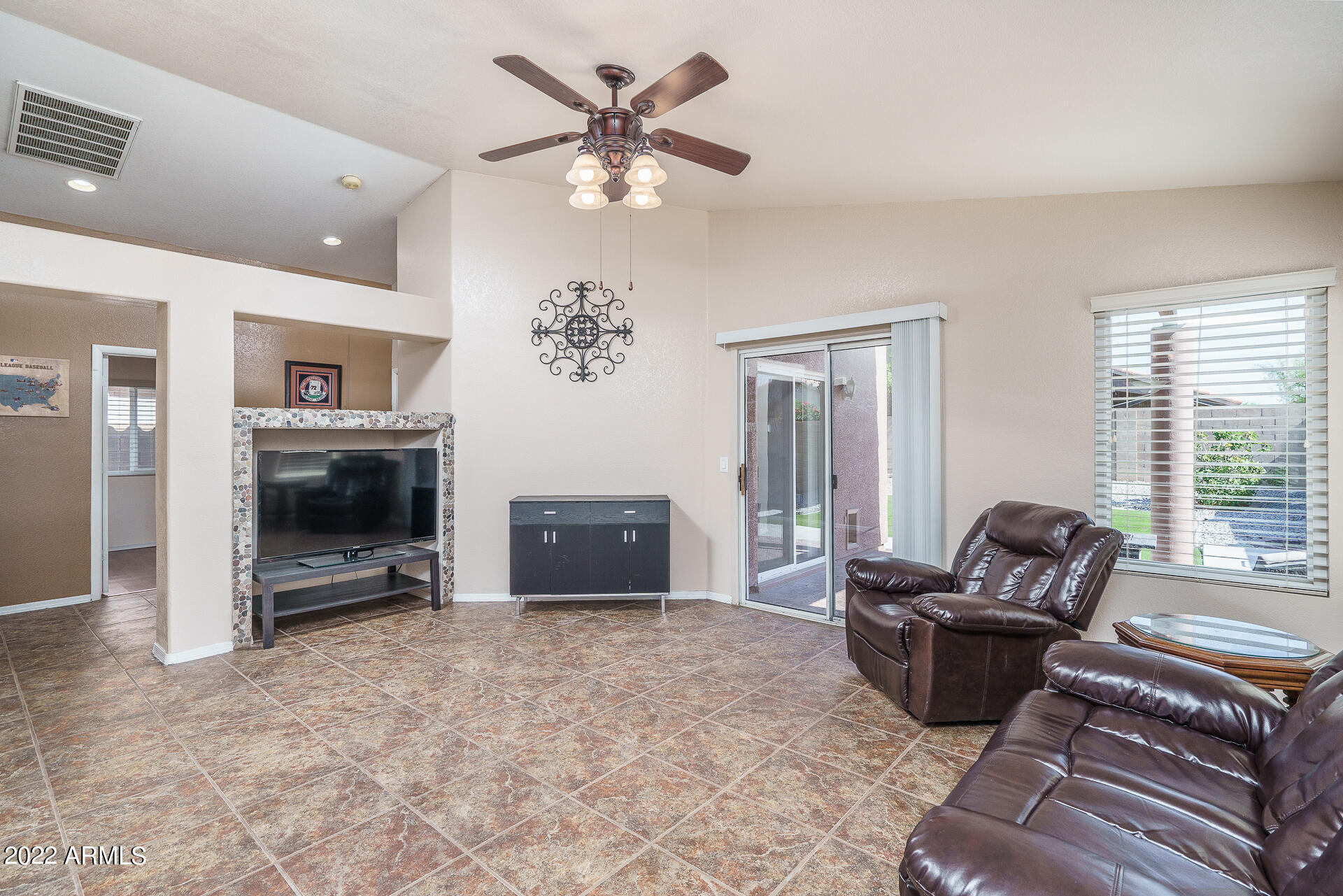4130 West Bloomfield Road Phoenix, AZ 85029 - Photo 3 of 22 3) GREAT ROOM