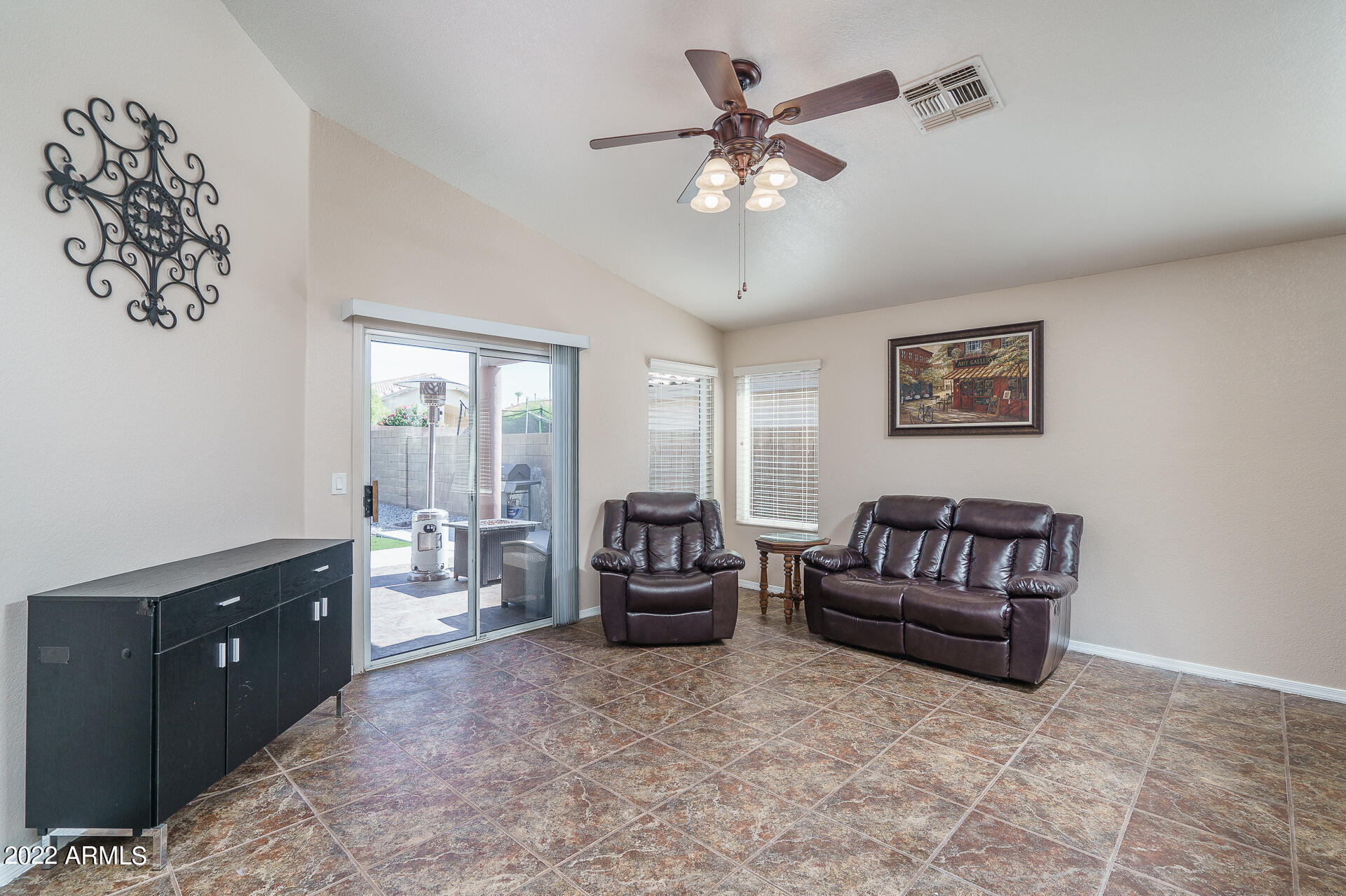4130 West Bloomfield Road Phoenix, AZ 85029 - Photo 4 of 22 4) GREAT ROOM