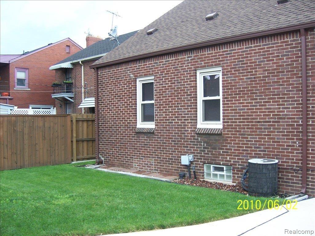 78 Chestnut Street River Rouge, MI 48218 - Photo 4 of 15 BACK OF HOUSE