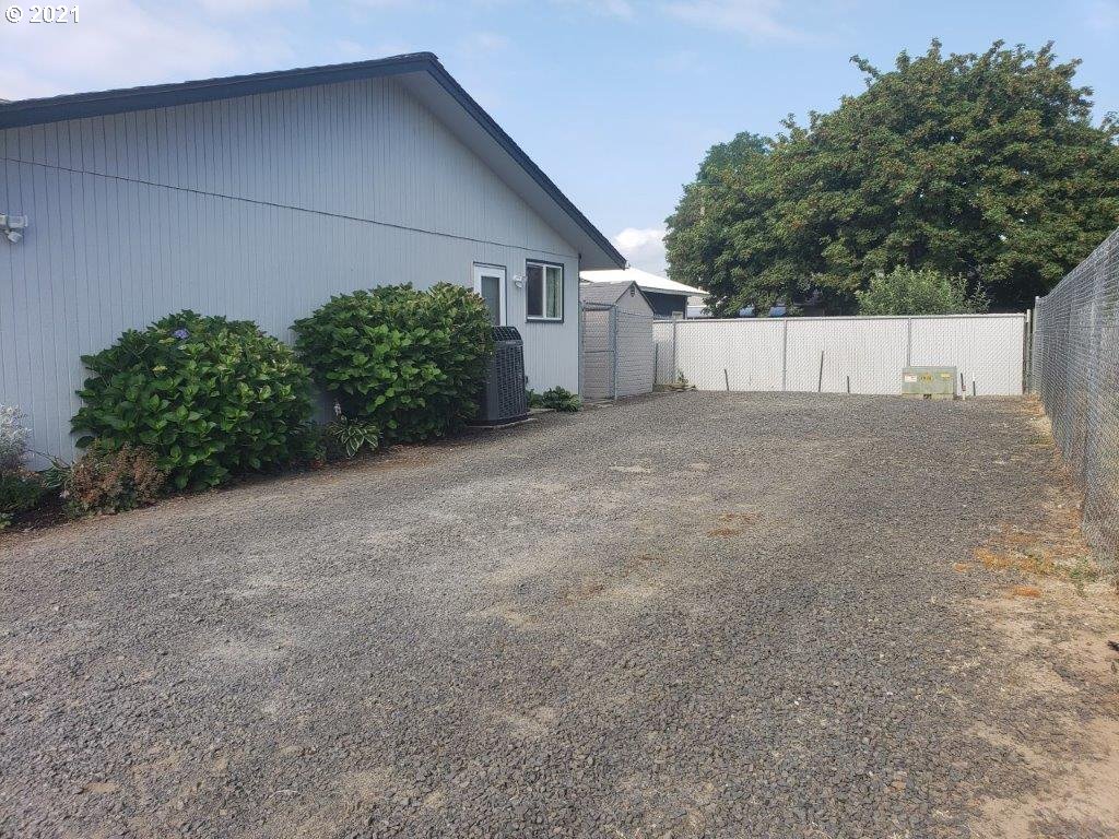 5316 B Street Springfield, OR 97478 - Photo 4 of 32