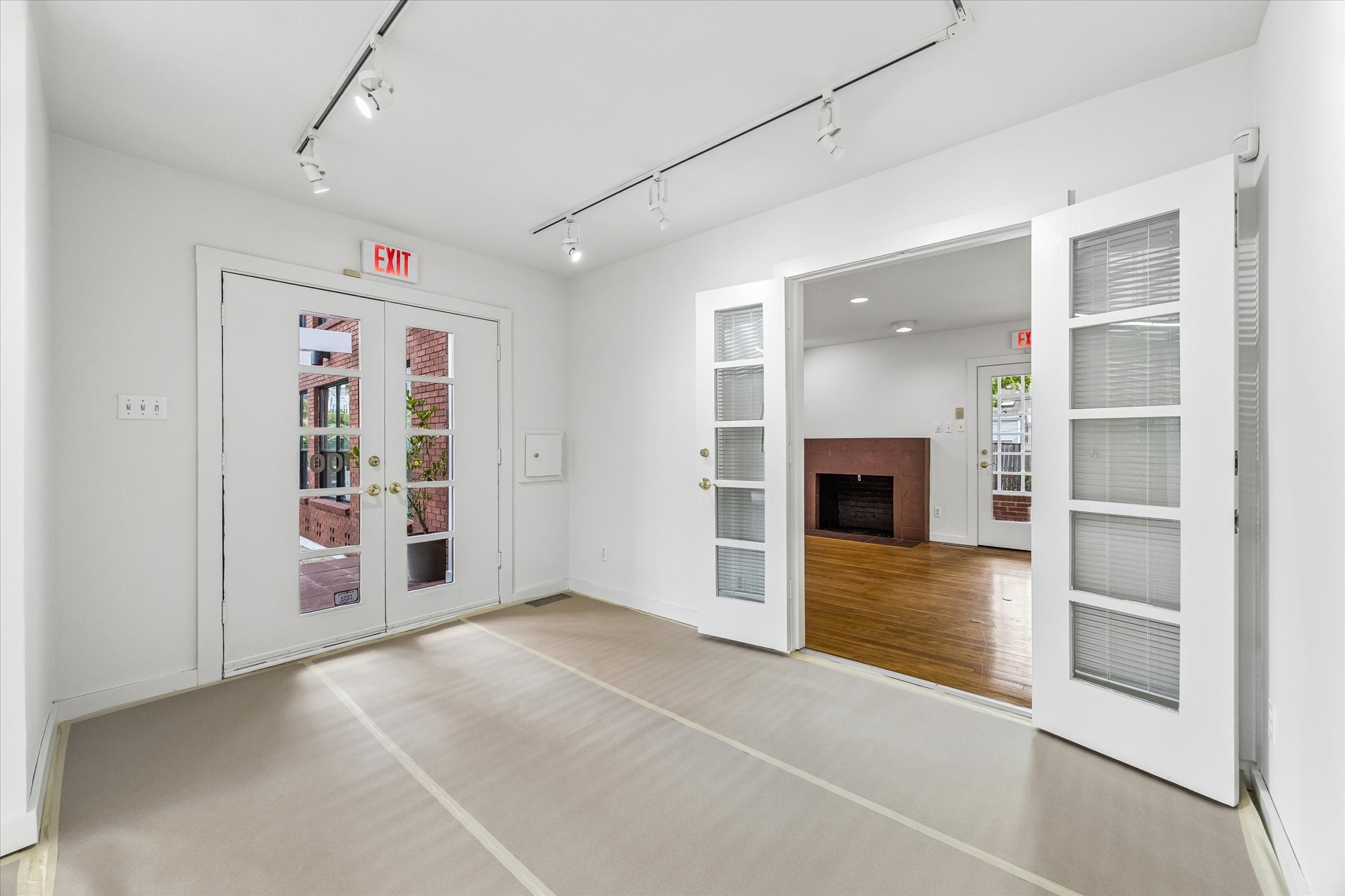 2402 Commonwealth Street Houston, TX 77006 - Photo 26 of 45