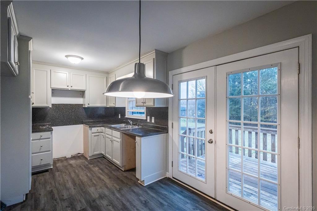 744 St James Church Road Newton, NC 28658 - Photo 4 of 13 Gallery Image 4