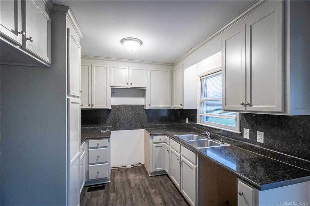 744 St James Church Road Newton, NC 28658 - Photo 5 of 13 Gallery Image 5