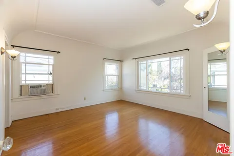 $1,999,000 | 955 South Highland Avenue, Los Angeles, CA 90036