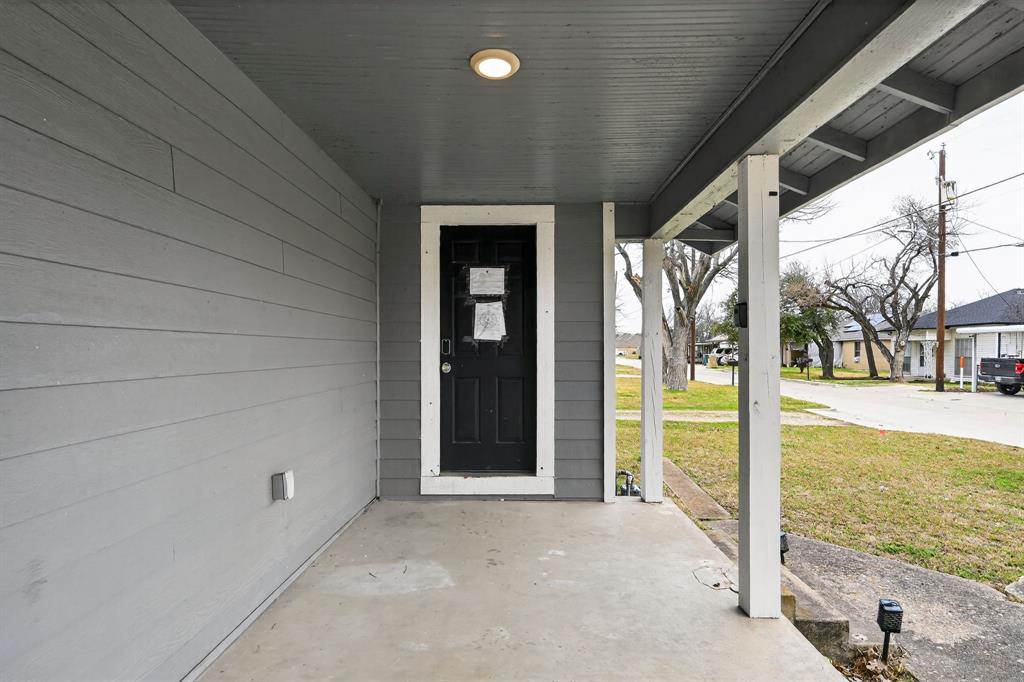 205 South Mable Street Ferris, TX 75125 - Photo 3 of 31