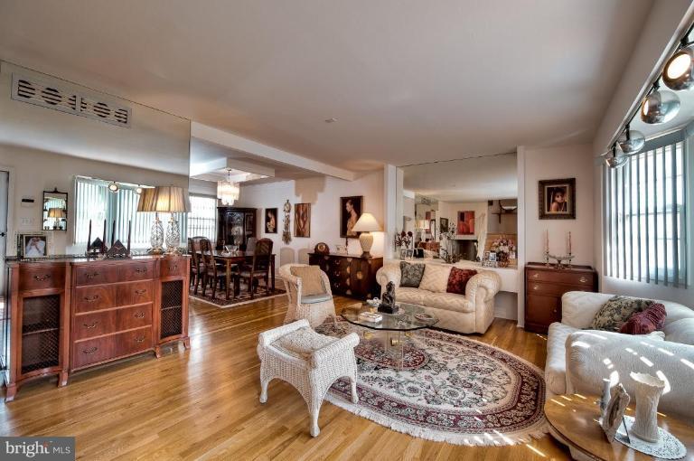 6606 Wickfield Road Baltimore, MD 21209 - Photo 2 of 16 Living Room