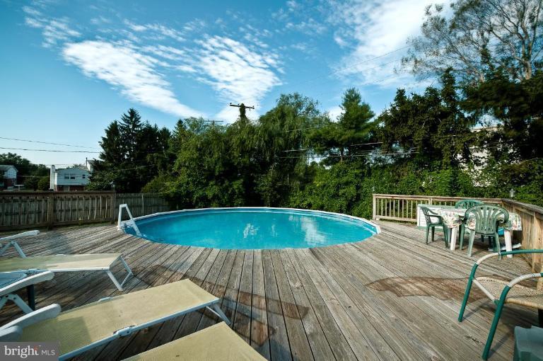6606 Wickfield Road Baltimore, MD 21209 - Photo 15 of 16 Deck