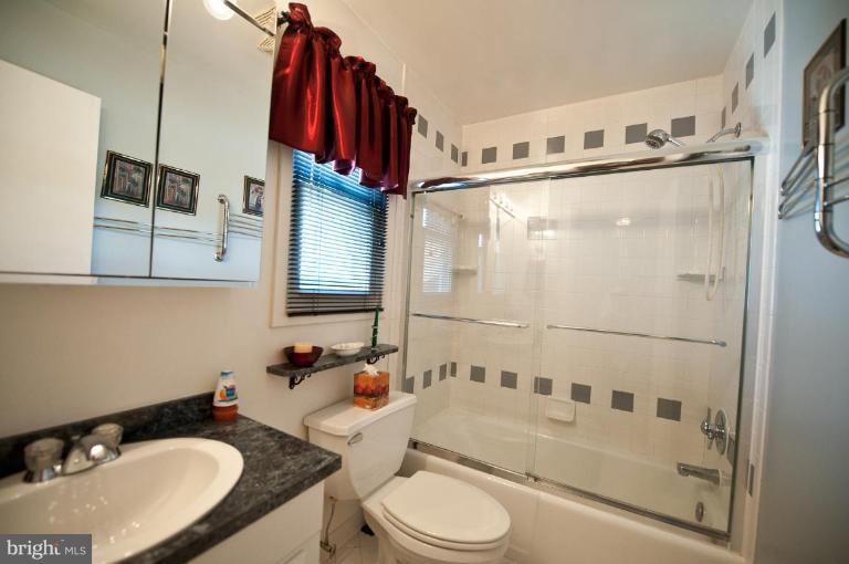6606 Wickfield Road Baltimore, MD 21209 - Photo 6 of 16 Bath #2