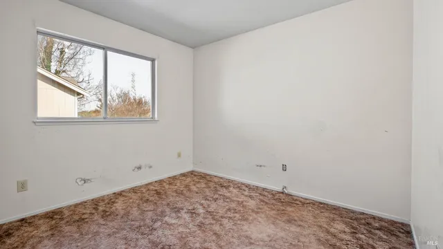 a view of empty room with window