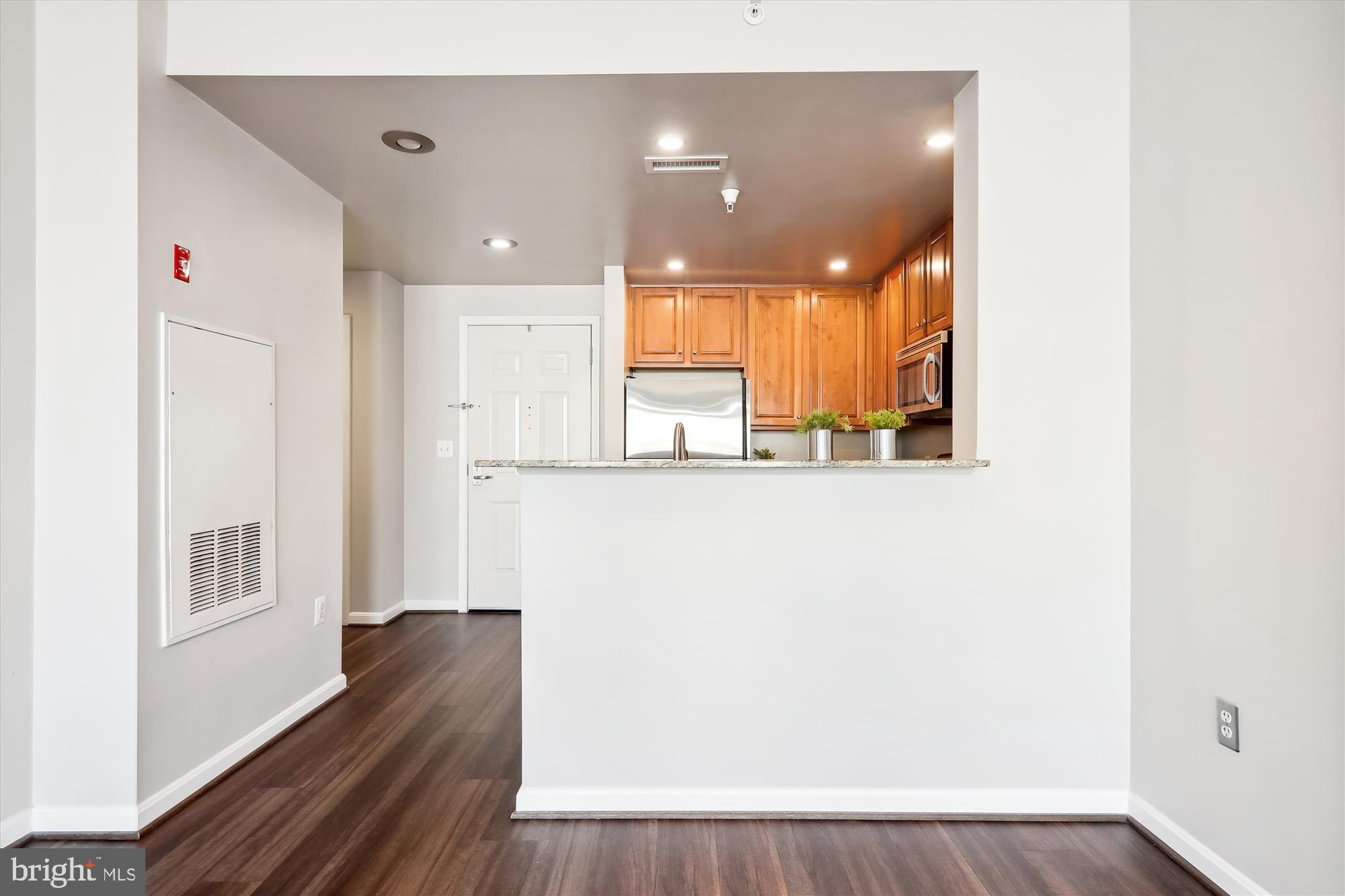 11710 Old Georgetown Road, Unit 1503 North Bethesda, MD 20852 - Photo 11 of 72 Living Room