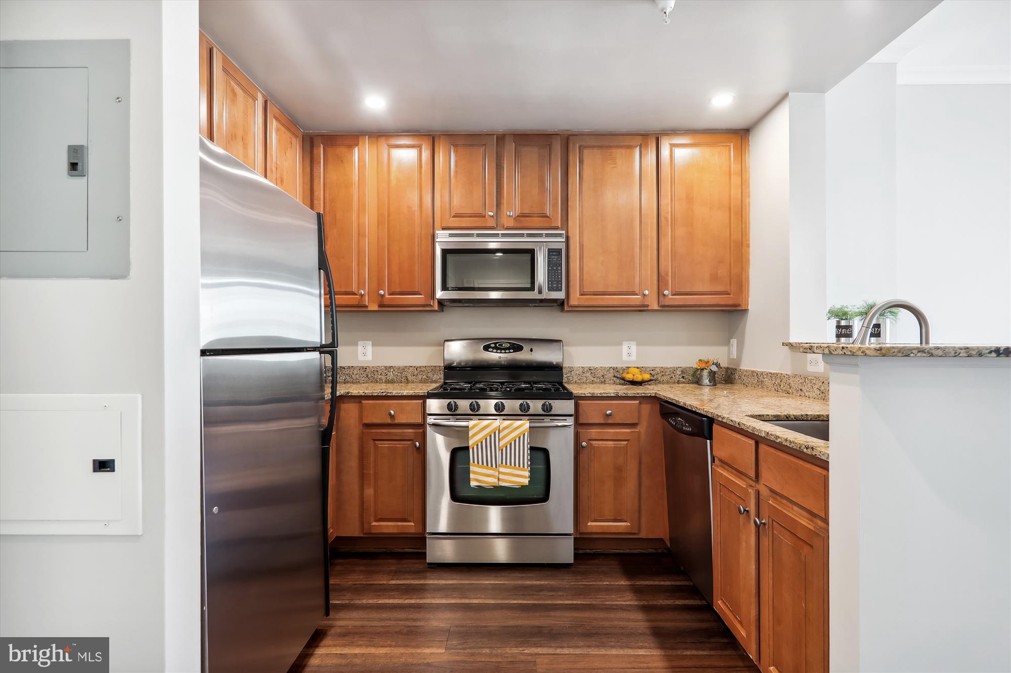 11710 Old Georgetown Road, Unit 1503 North Bethesda, MD 20852 - Photo 7 of 72 Kitchen