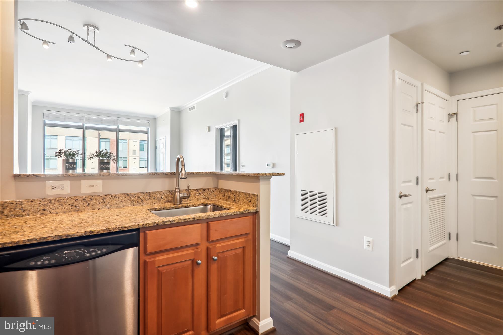 11710 Old Georgetown Road, Unit 1503 North Bethesda, MD 20852 - Photo 9 of 72 Kitchen