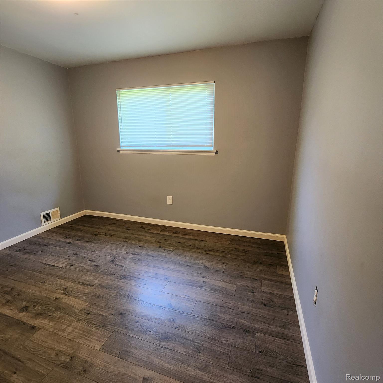 15085 Beech Daly Road Taylor, MI 48180 - Photo 7 of 13 Gallery Image 7