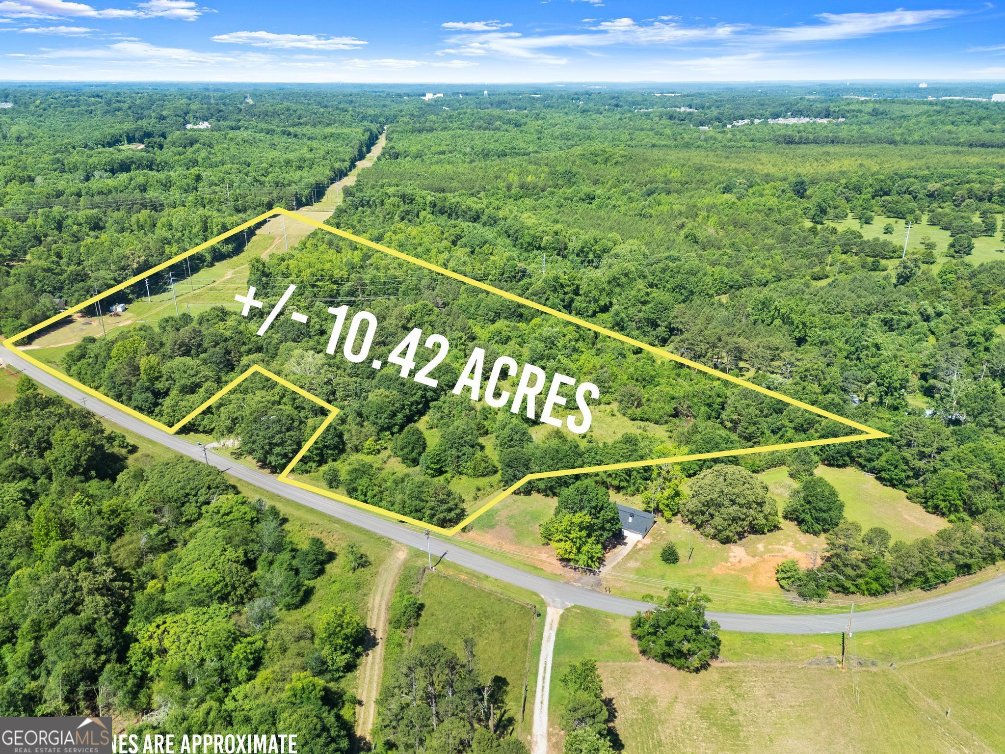 885 West E King Road Commerce, GA 30530 - Photo 1 of 8 YOUR FAMILY COMPOUND? NEAR SHOPPING, I-85 AND YET PEACEFUL