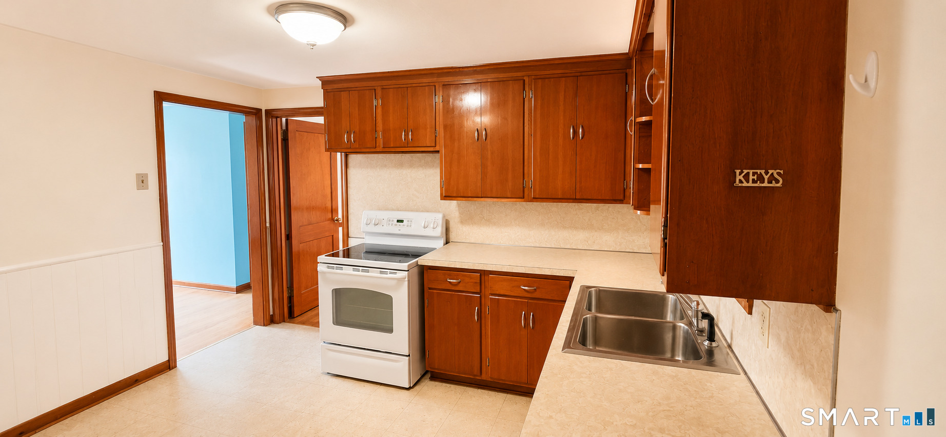 35 Lorraine Road Wethersfield, CT 06109 - Photo 8 of 17