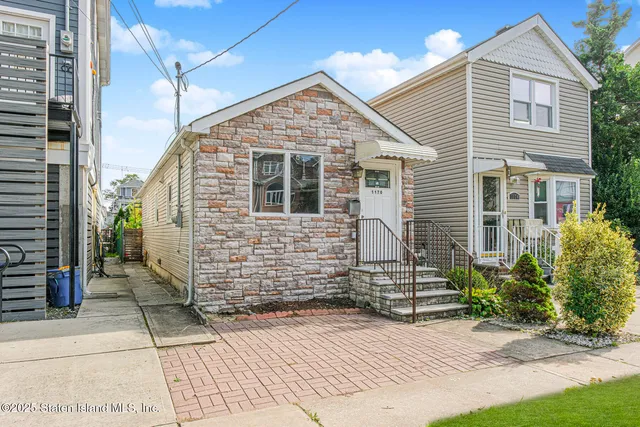 $689,000 | 1170 Mason Avenue | Midland Beach