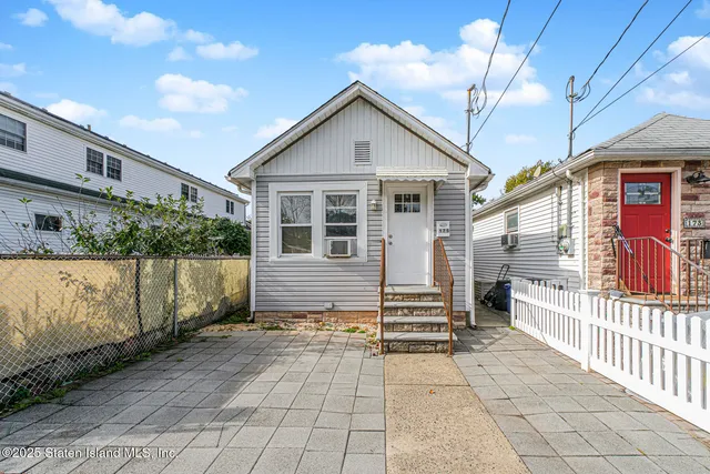 $689,000 | 1170 Mason Avenue | Midland Beach