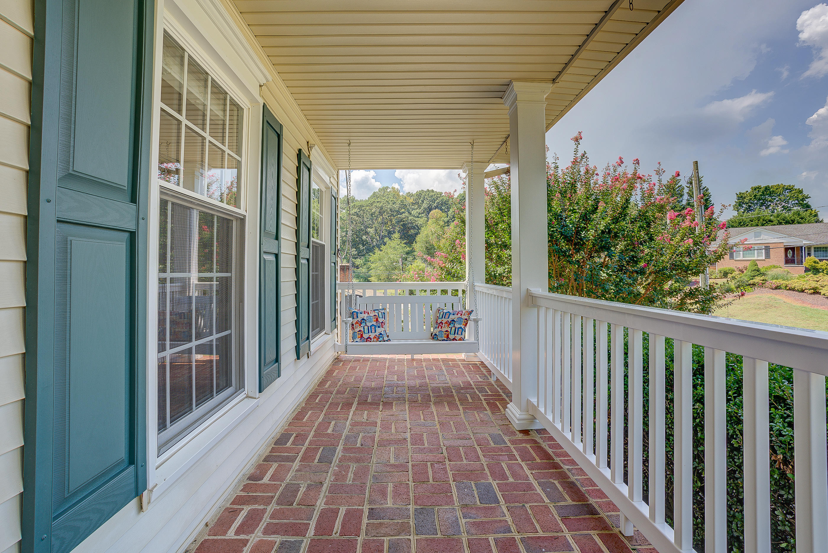 290 Diamond Road Salem, VA 24153 - Photo 2 of 34 Enjoy the Breeze