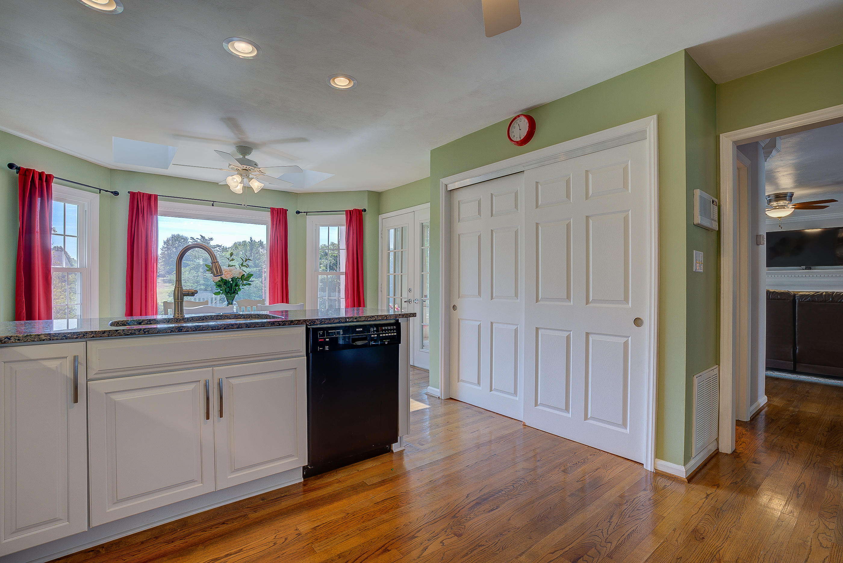 290 Diamond Road Salem, VA 24153 - Photo 12 of 34 Large Pantry