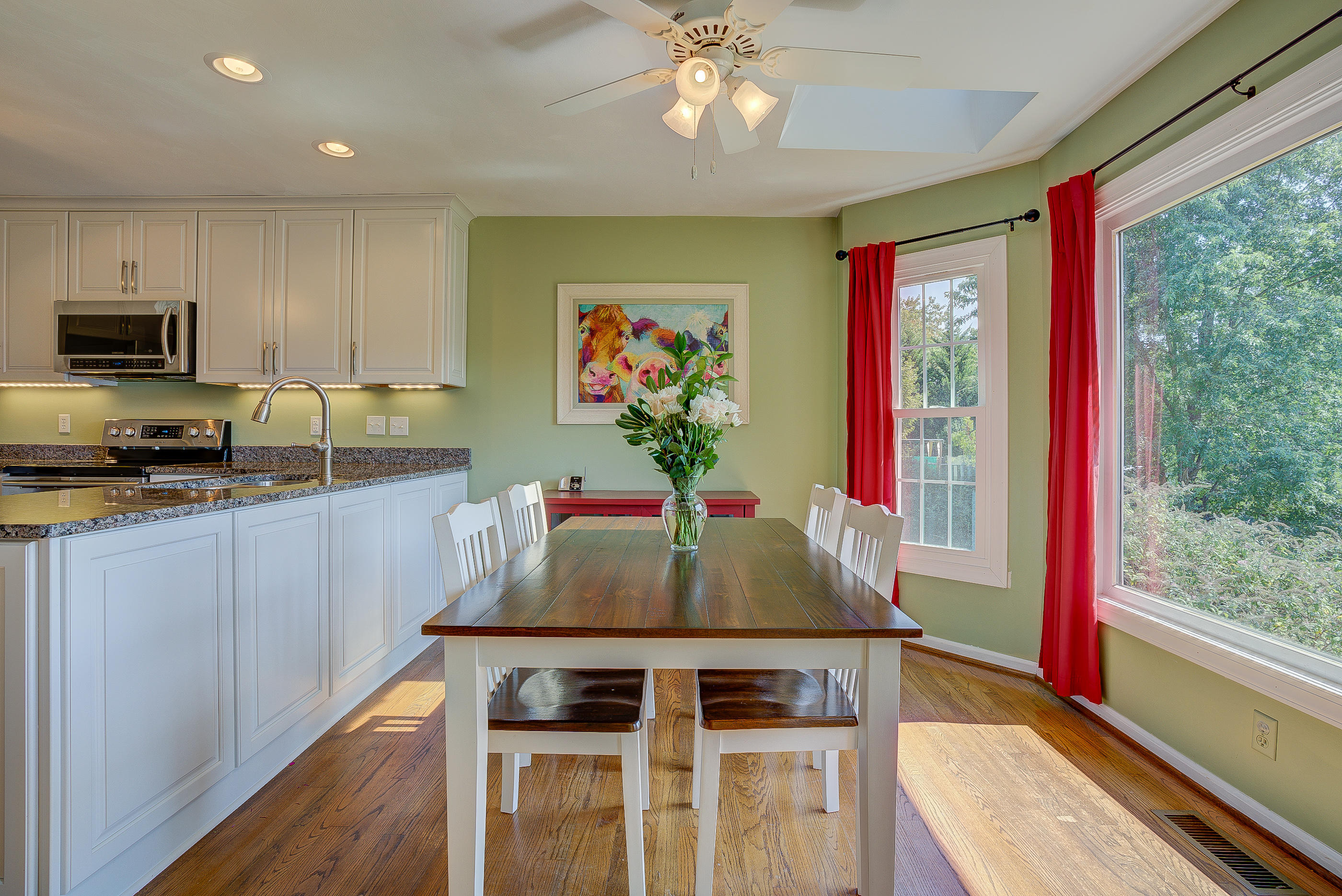 290 Diamond Road Salem, VA 24153 - Photo 15 of 34 Open breakfast area to kitchen