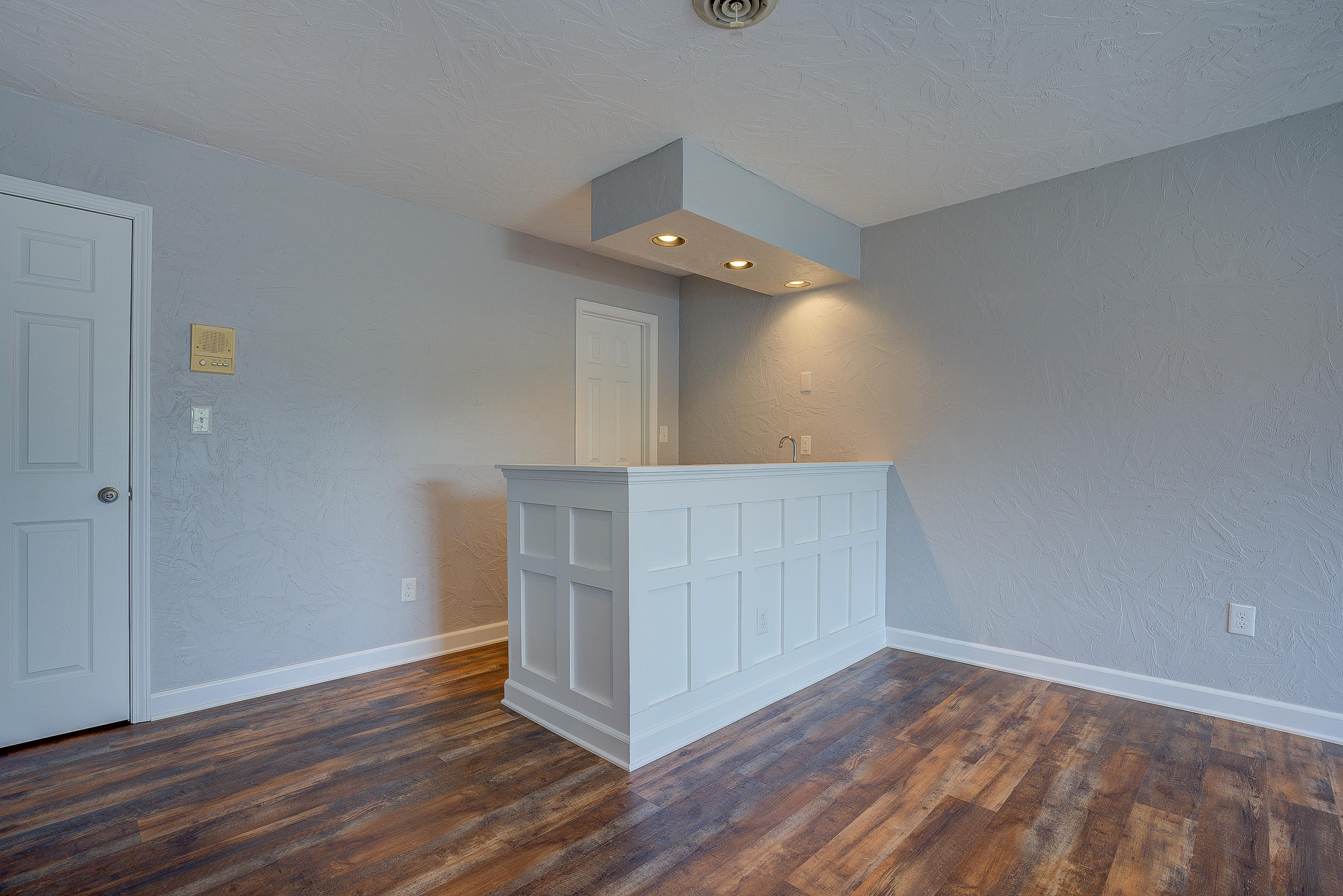 290 Diamond Road Salem, VA 24153 - Photo 26 of 34 Wet Bar