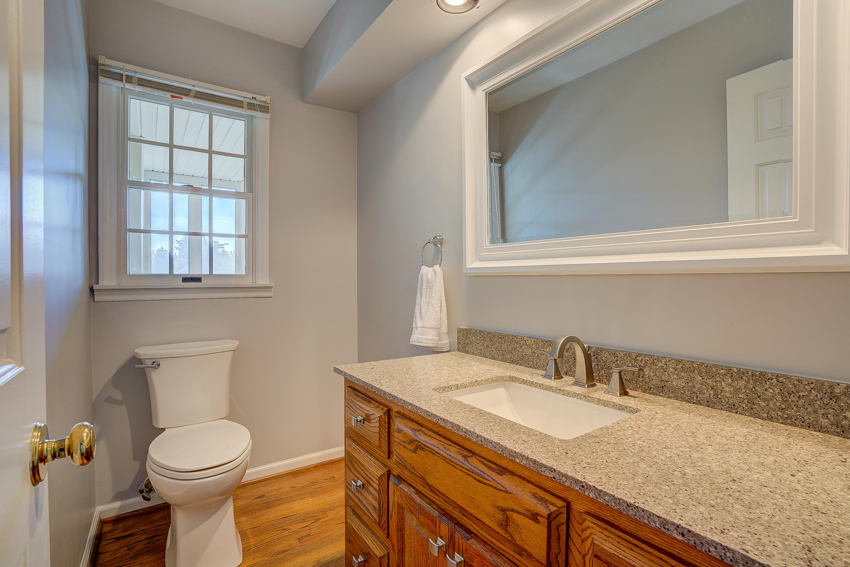 290 Diamond Road Salem, VA 24153 - Photo 7 of 34 Entry Level Half Bath