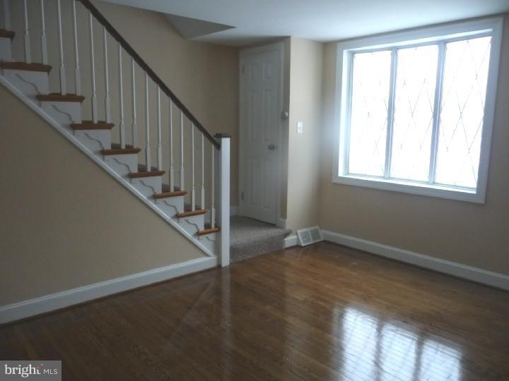 5331 Delmar Road Clifton Heights, PA 19018 - Photo 3 of 22 Living Room